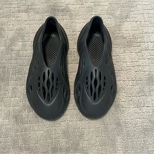Yeezy foam runners, size 10, great condition, color black/ onyx